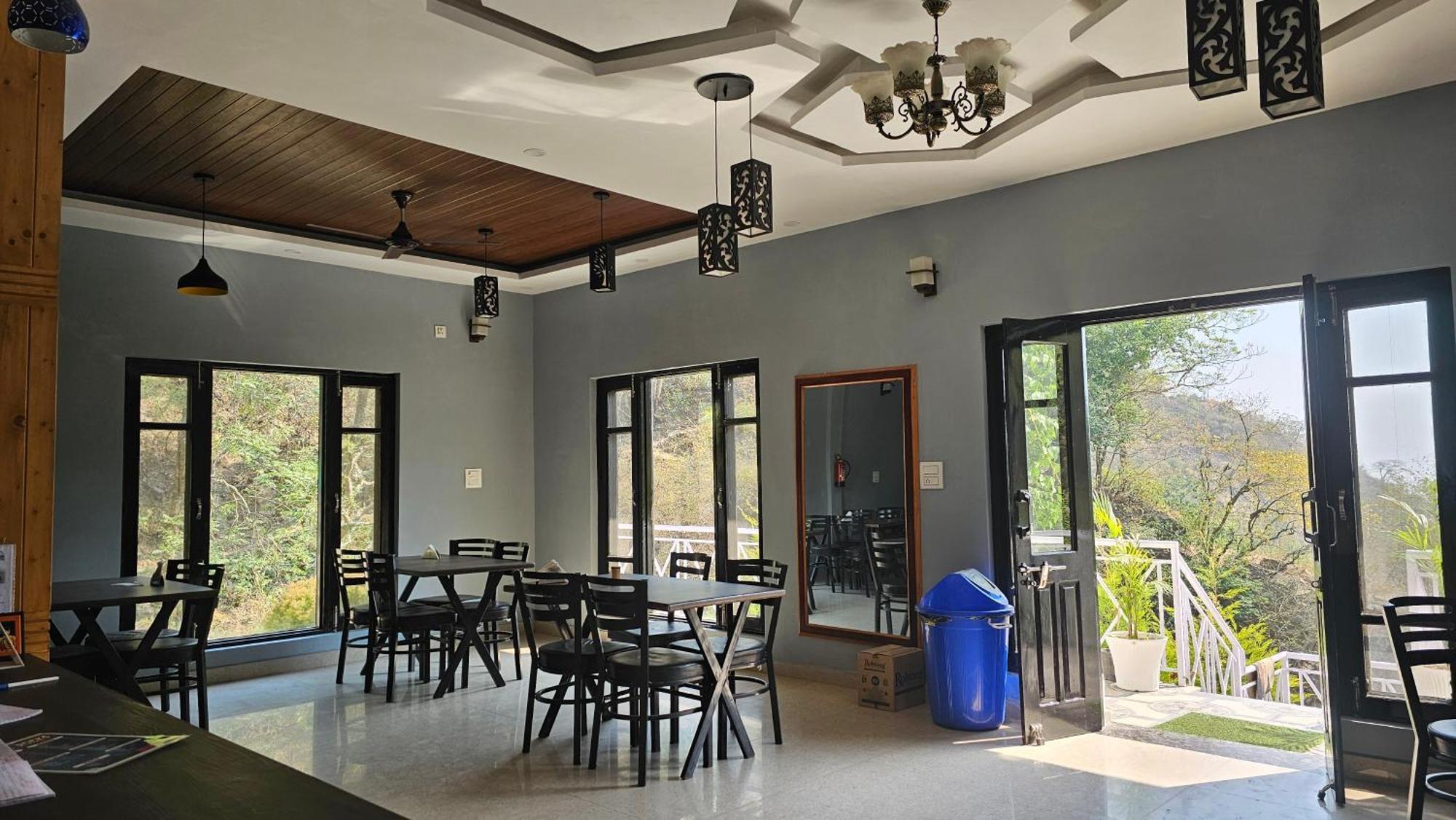 On The Rocks Hotel Kasauli Luaran gambar