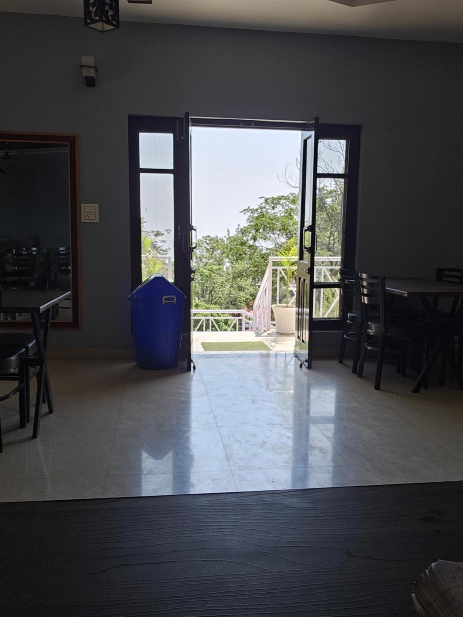 On The Rocks Hotel Kasauli Luaran gambar