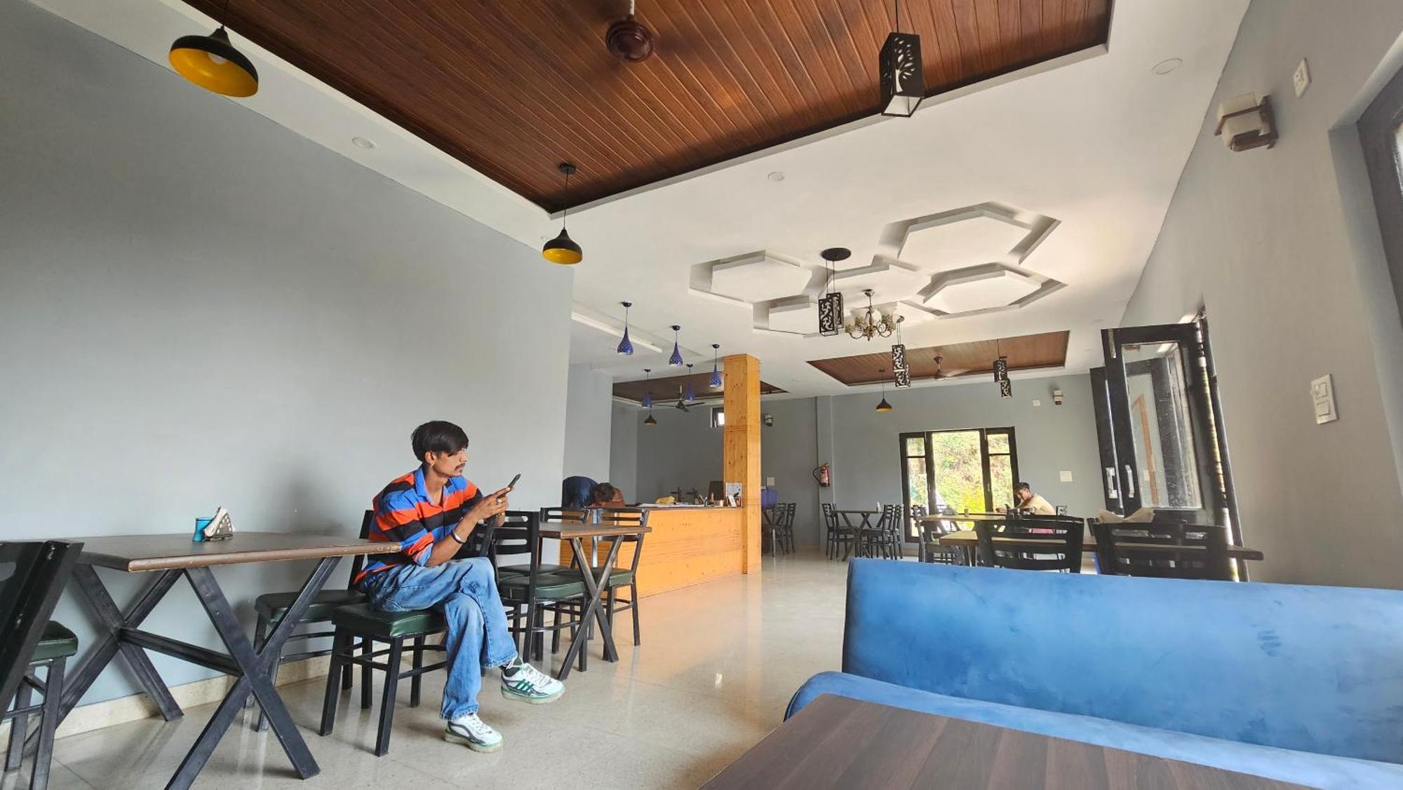 On The Rocks Hotel Kasauli Luaran gambar