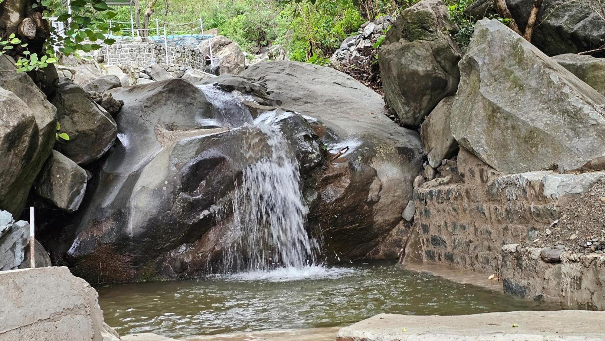 On The Rocks Hotel Kasauli Luaran gambar