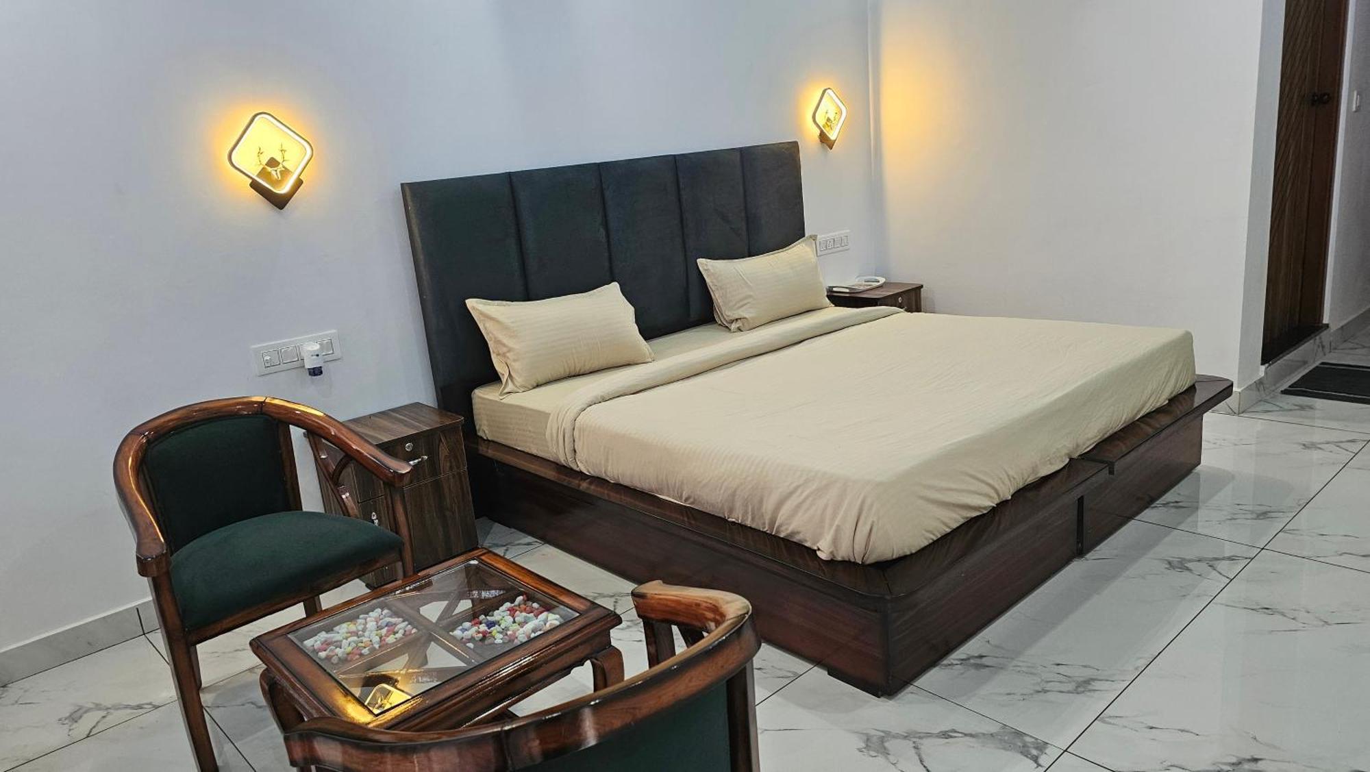 On The Rocks Hotel Kasauli Luaran gambar
