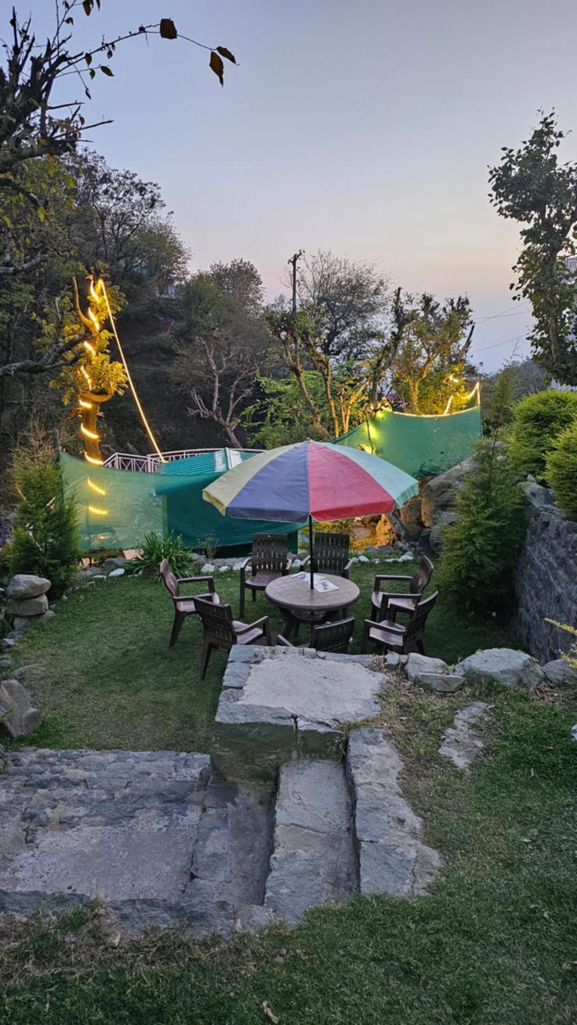 On The Rocks Hotel Kasauli Luaran gambar