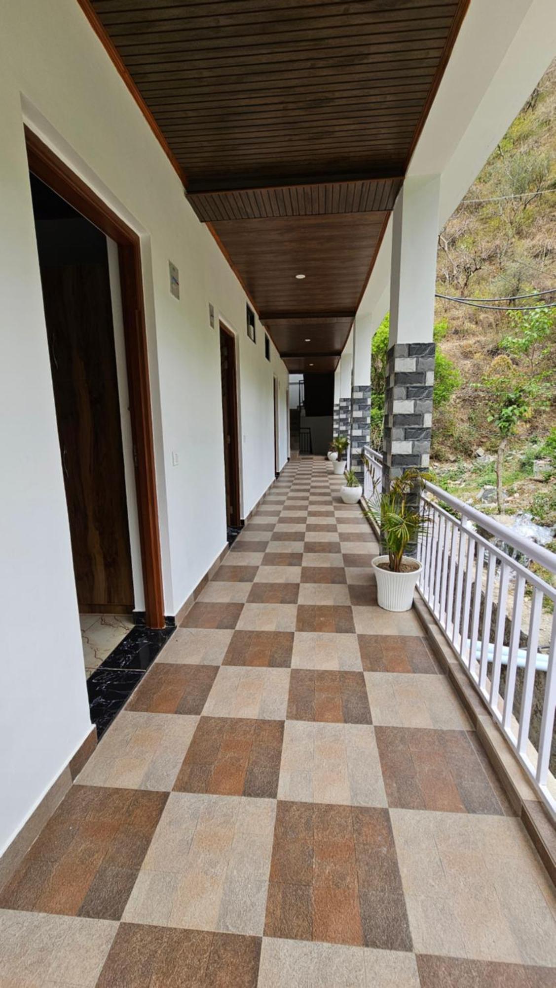 On The Rocks Hotel Kasauli Luaran gambar
