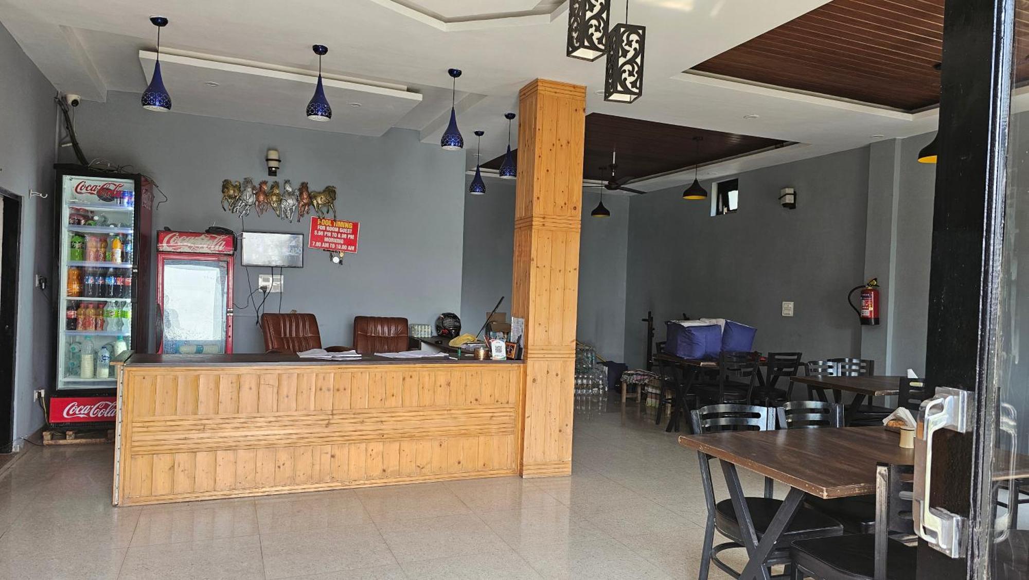 On The Rocks Hotel Kasauli Luaran gambar